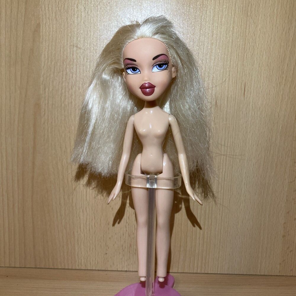 Wintertime Wonderland Cloe Bratz Doll 2003 MGA Entertainment Nude